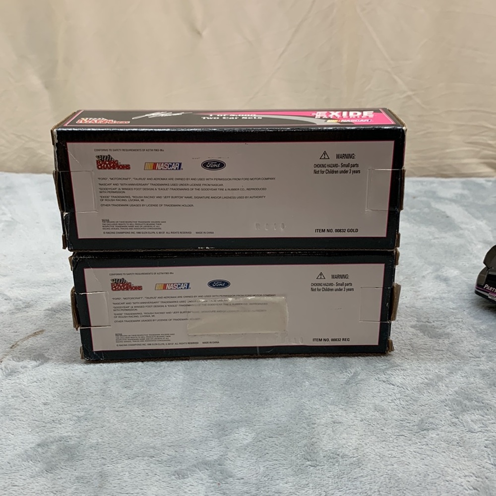 Racing Champions Gold Ford Taurus & Ford Taurus EXIDE 99 1:24 Scale - Picture 6 of 7